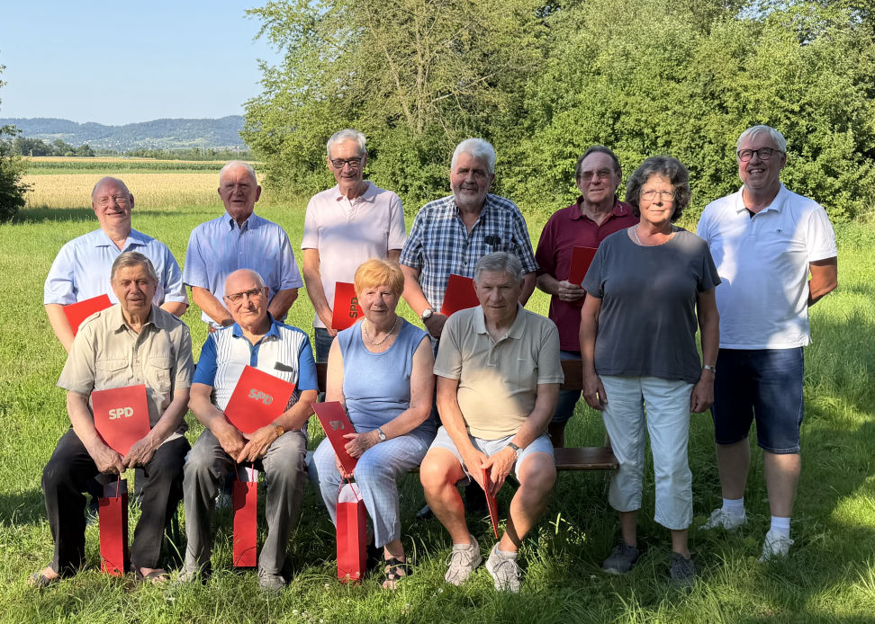 Langjährige SPD-Mitglieder wurden von der stellvertretenden Vorsitzenden Barbara Scholz und dem SPD-Kreisrat Thomas Zachler geehrt