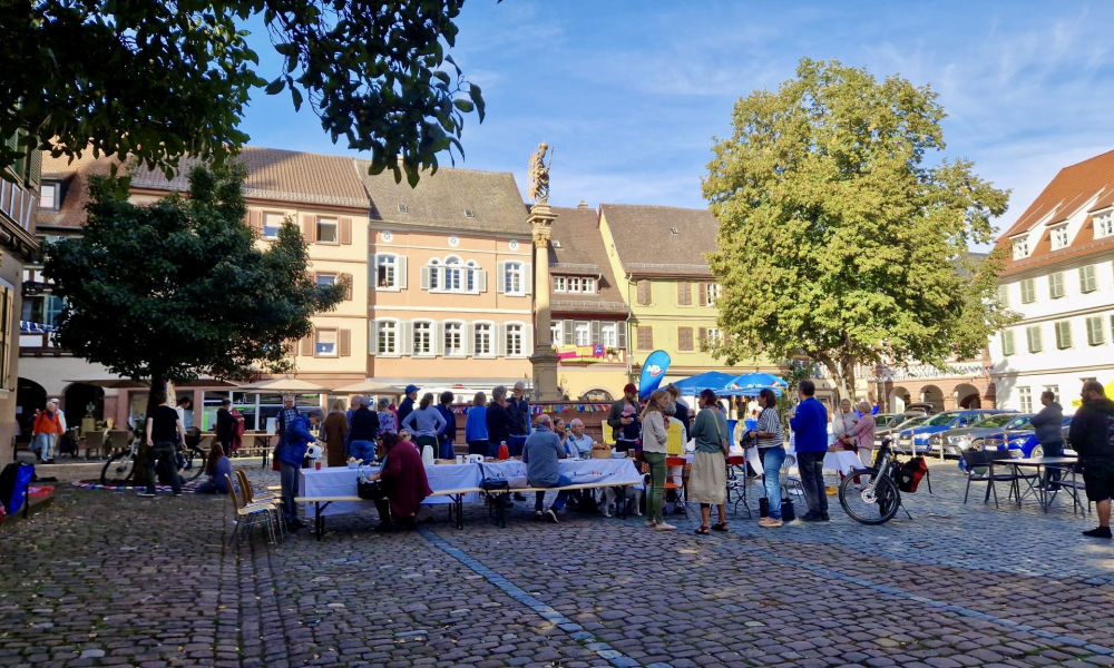Spontanes Frühstück auf dem Marktplatz, Ladenburg ist bunt.