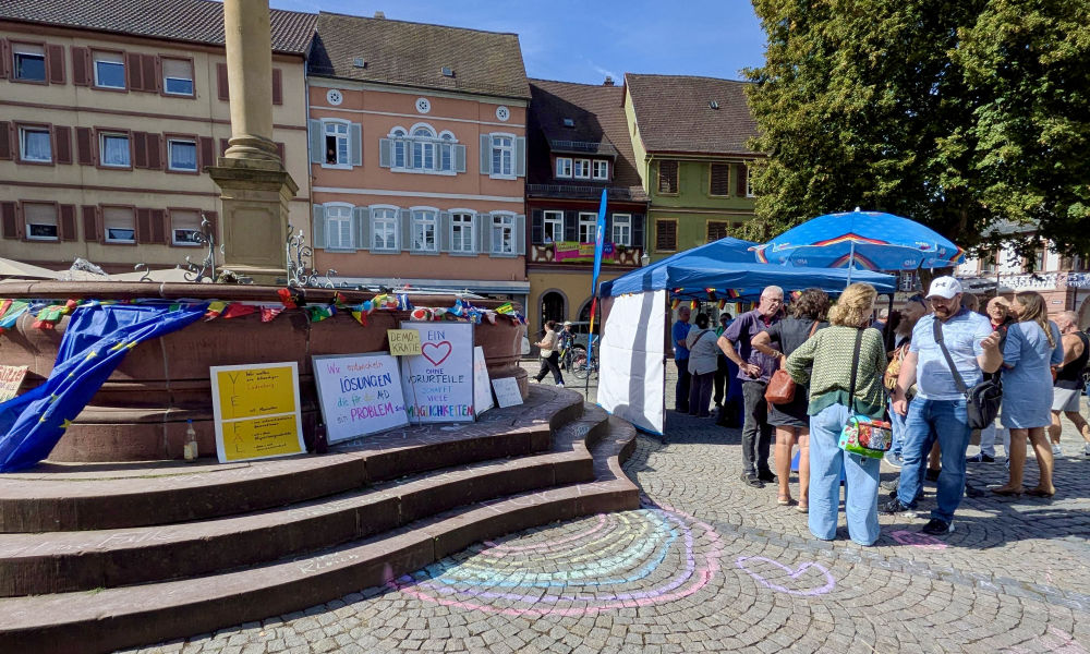 Spontanes Frühstück auf dem Marktplatz, Ladenburg ist bunt.
