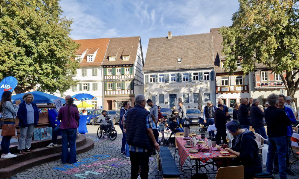 Spontanes Frühstück auf dem Marktplatz, Ladenburg ist bunt.