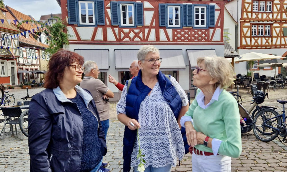Spontanes Frühstück auf dem Marktplatz, Ladenburg ist bunt.