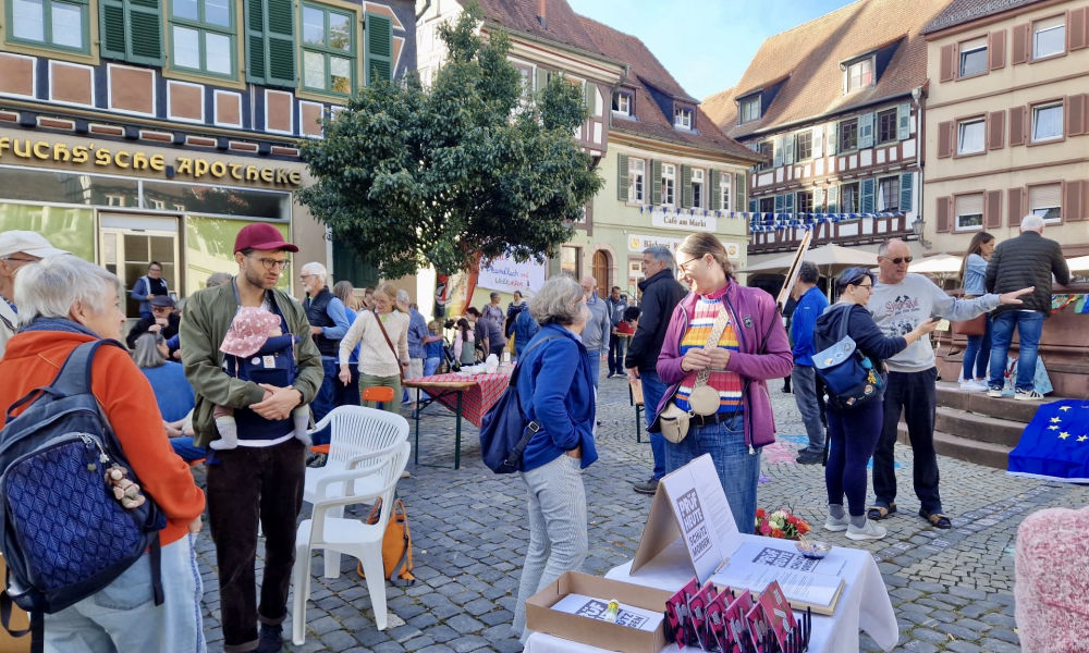 Spontanes Frühstück auf dem Marktplatz, Ladenburg ist bunt.