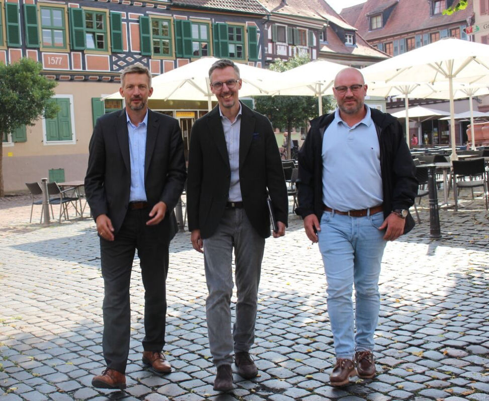 Prof. Dr. Lars Castellucci, SPD Bundestagsabgeordneter in Ladenburg zwischen Bürgermeister Schmutz und SPD-Vorsitzendem Markus Bündig