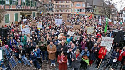 1300 Demonstranten auf Ladenburger Marktplatz