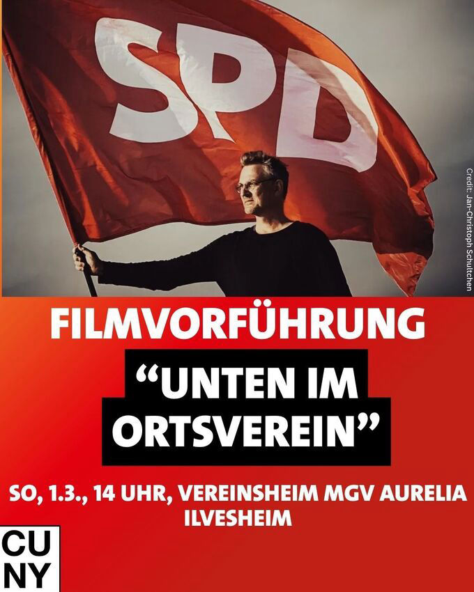 Man hält eine SPD-Flagge in typischer sozialistischer Manier: Einladung zur Filmvorführung "Unten im Ortsverein"