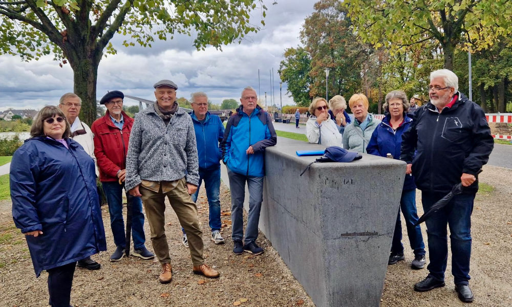 Mitglieder des SPD Ortsvereins Ladenburg mit dem Vorsitzenden Michèl Schummer und dem Stadtführer Herbert Felbek