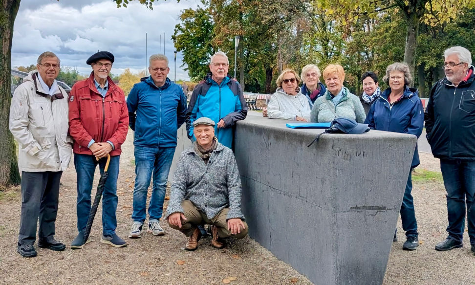 Mitglieder des SPD Ortsvereins Ladenburg mit dem Vorsitzenden Michèl Schummer und dem Stadtführer Herbert Felbek